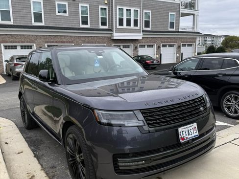 Used 2024 Land Rover Range Rover SE image 1