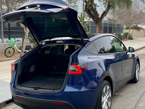 Used 2022 Tesla Model Y Long Range image 13