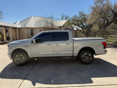 Used 2023 Ford F150 Lightning Lariat w/ Equipment Group 511A High image 4