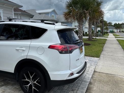 Used 2017 Toyota RAV4 SE AWD/4WD image 5