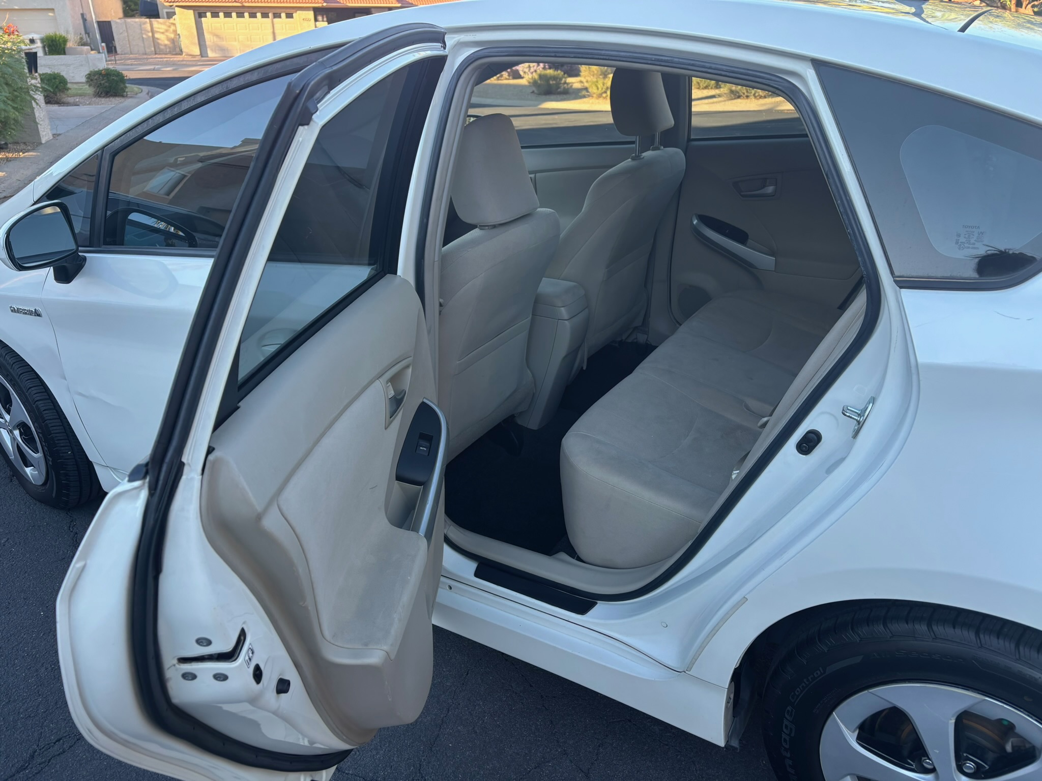 Used 2014 Toyota Prius Two w/ Preferred Accessory Package FWD image 6