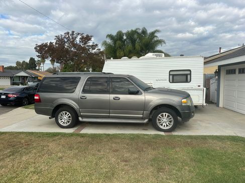 Used 2011 Ford Expedition EL XLT image 1