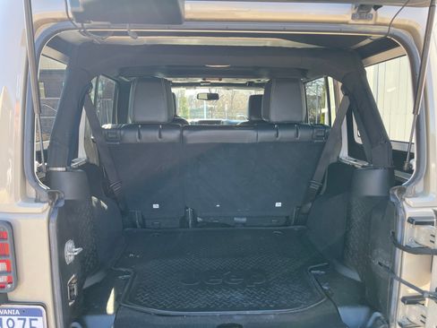 Used 2017 Jeep Wrangler Unlimited Sahara w/ Connectivity Group image 5