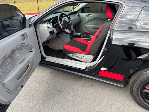 Used 2006 Ford Mustang Coupe image 12