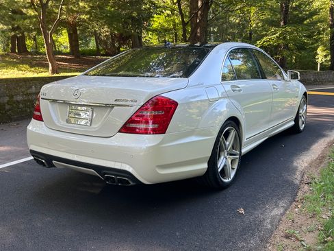 Used 2012 Mercedes-Benz S 63 AMG w/ AMG Performance Pkg image 4