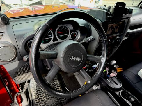Used 2009 Jeep Wrangler Unlimited Rubicon w/ Dual Top Group AWD/4WD image 25