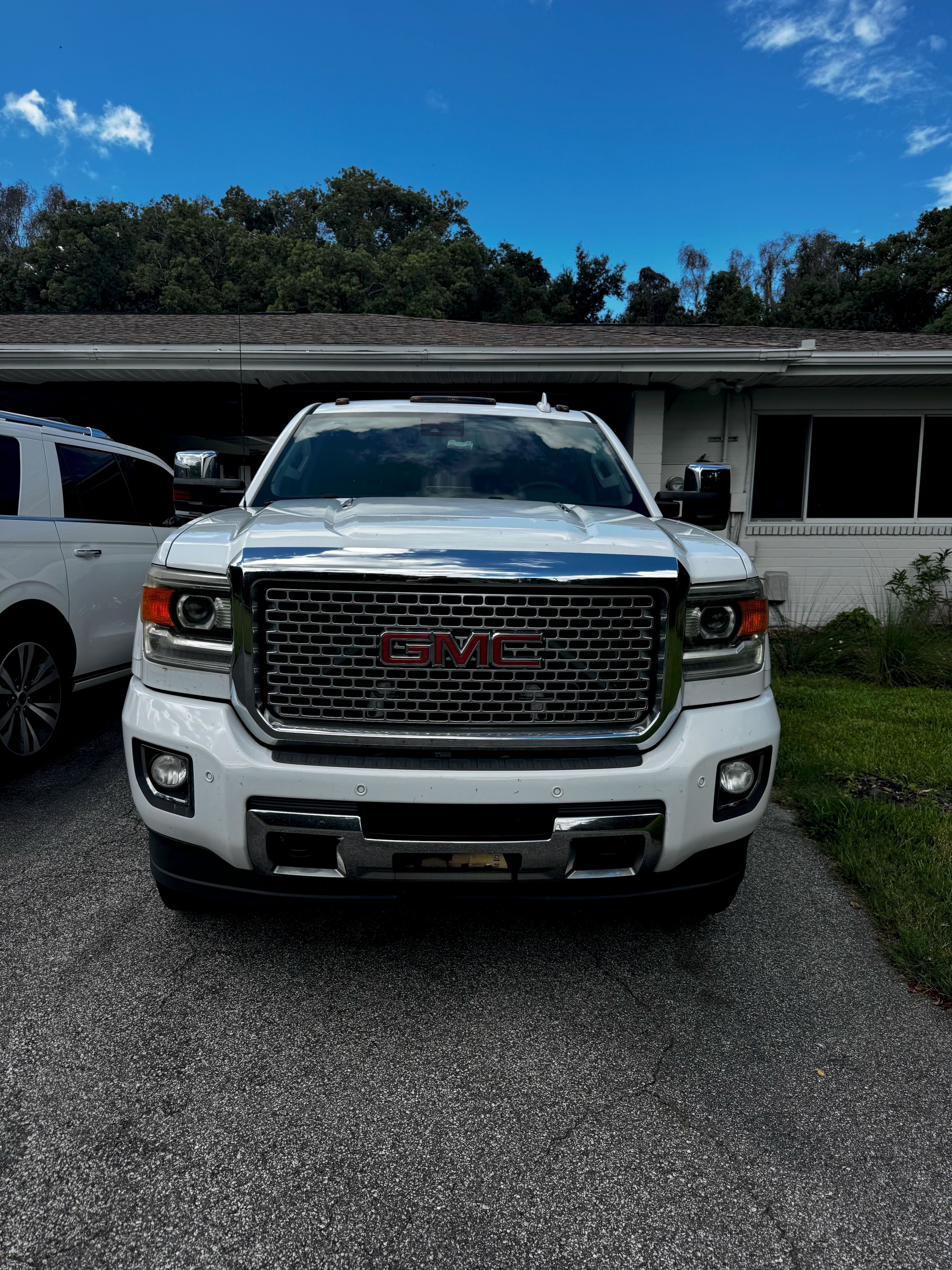 Used 2015 GMC Sierra 2500 Denali w/ Duramax Plus Package AWD/4WD image 4