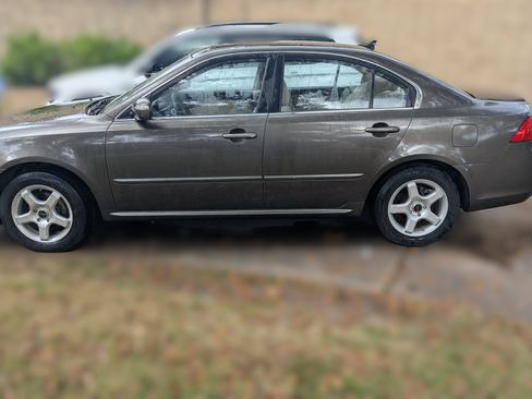 Used 2010 Kia Optima LX image 1