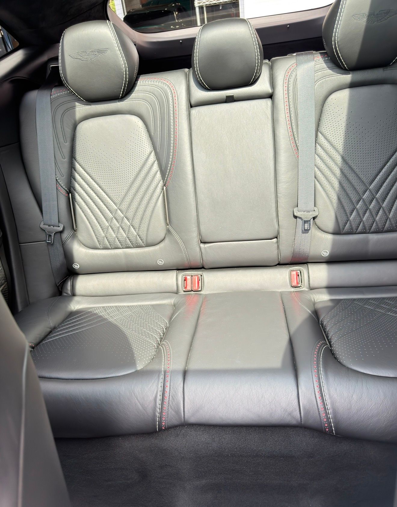 Used 2021 Aston Martin DBX AWD/4WD image 25