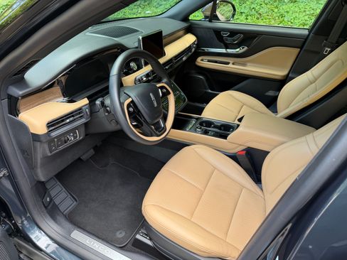 Used 2022 Lincoln Corsair Grand Touring AWD/4WD image 12