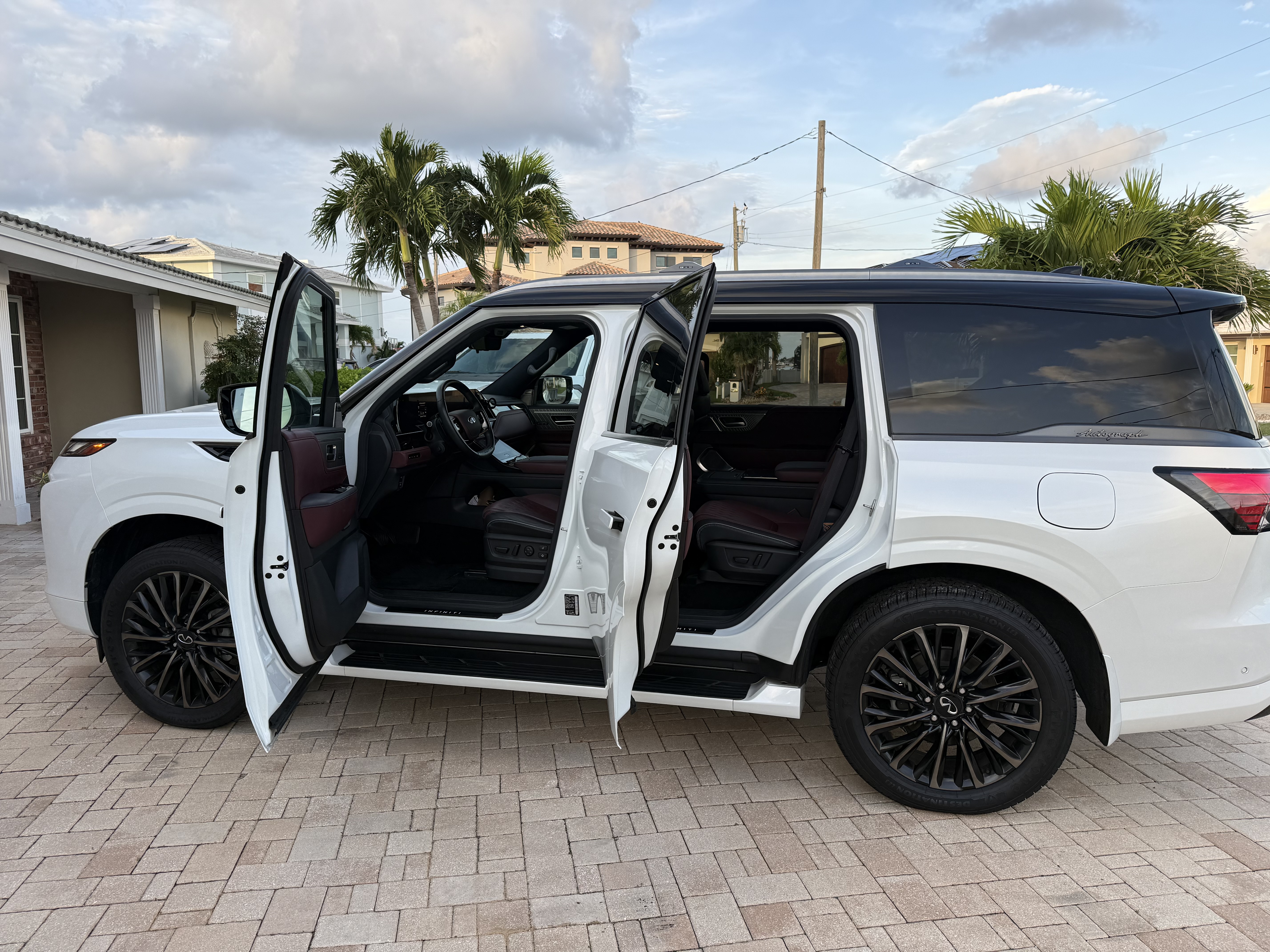 Used 2025 INFINITI QX80 Autograph w/ Autograph Exterior Package AWD/4WD image 9