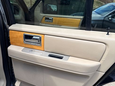 Used 2007 Lincoln Navigator 4WD image 15