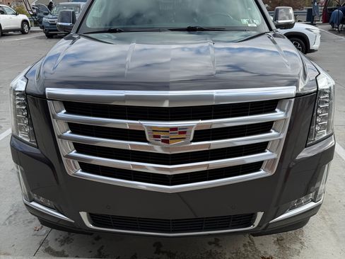 Used 2015 Cadillac Escalade ESV Luxury image 4