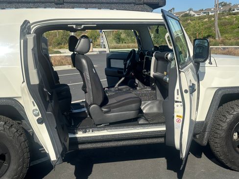 Used 2008 Toyota FJ Cruiser 4WD image 13