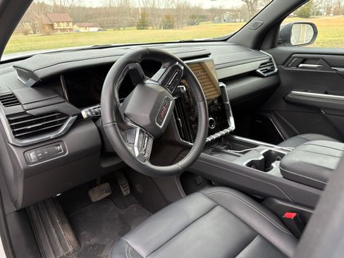 Used 2024 GMC Acadia Elevation image 8