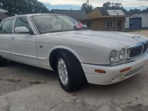 Used 2003 Jaguar XJ8 image 4