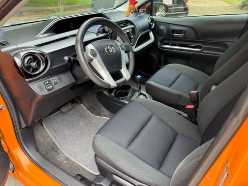 Used 2015 Toyota Prius C Two FWD image 9