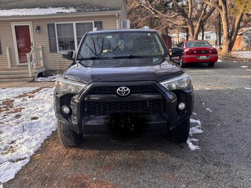 Used 2015 Toyota 4Runner SR5 Premium image 4