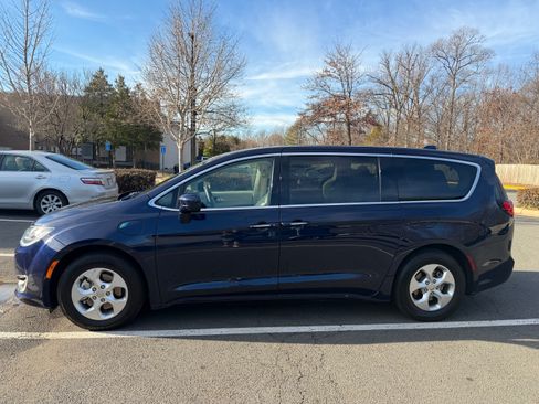 Used 2017 Chrysler Pacifica Touring Plus image 15