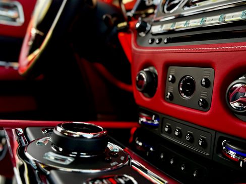 Used 2018 Rolls-Royce Wraith image 10