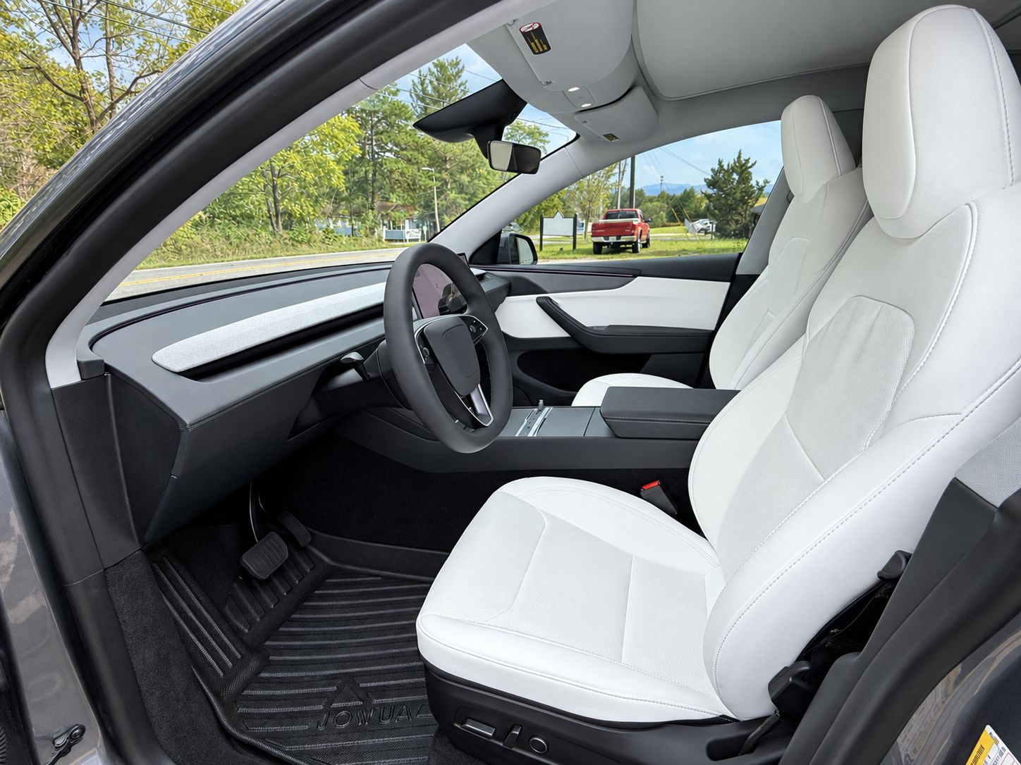 Used 2026 Tesla Model Y Long Range RWD image 10