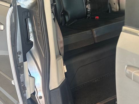 Used 2017 Dodge Grand Caravan SXT image 4