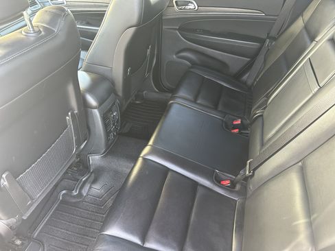 Used 2018 Jeep Grand Cherokee Limited AWD/4WD image 12