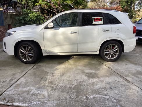 Used 2014 Kia Sorento SX image 2