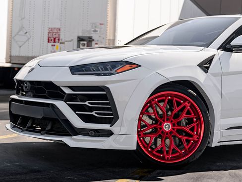 Used 2020 Lamborghini Urus image 2