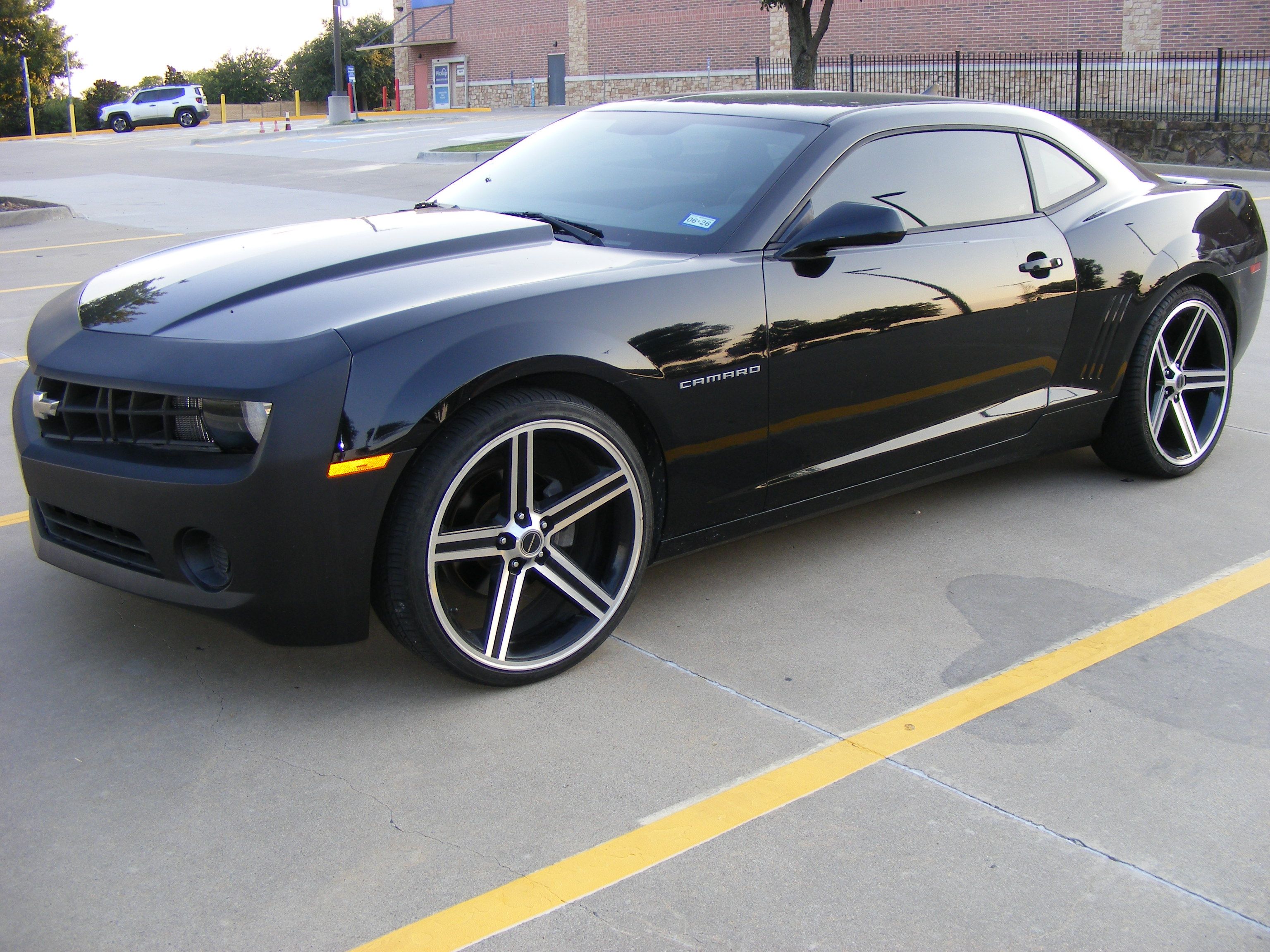 Used 2011 Chevrolet Camaro LS RWD image 1