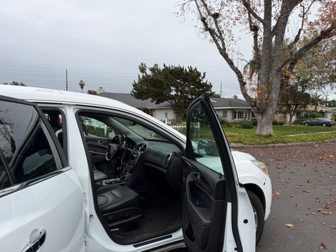 Used 2016 Buick Enclave Leather image 12