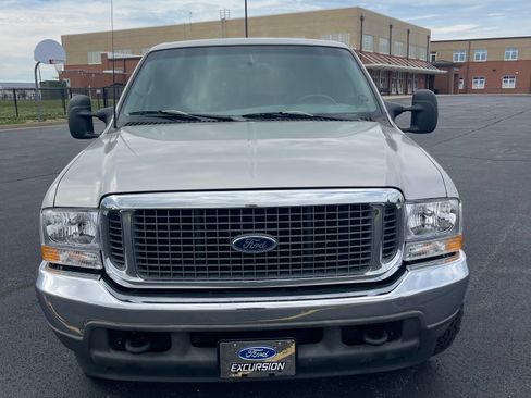 Used 2002 Ford Excursion XLT RWD image 2