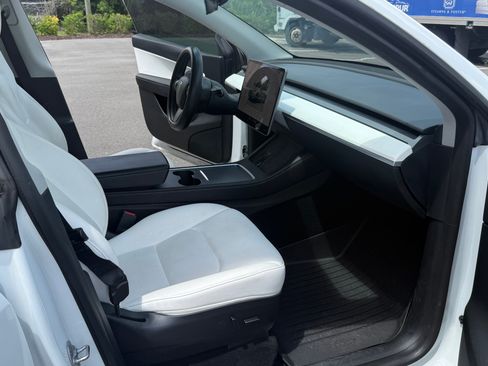 Used 2022 Tesla Model Y Performance AWD/4WD image 5