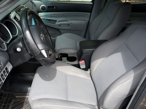 Used 2013 Toyota Tacoma 4x4 Double Cab w/ TRD Off-Road Pkg image 6