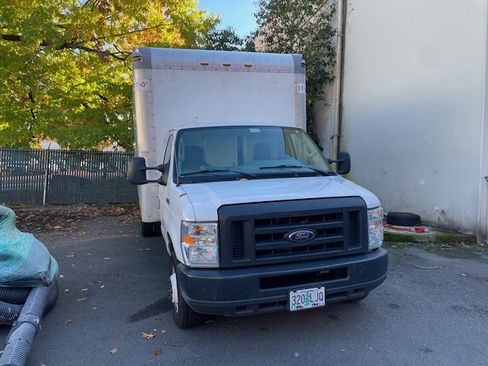 Used 2018 Ford E-350 and Econoline 350 Super Duty w/ Power Windows & Locks Group image 2