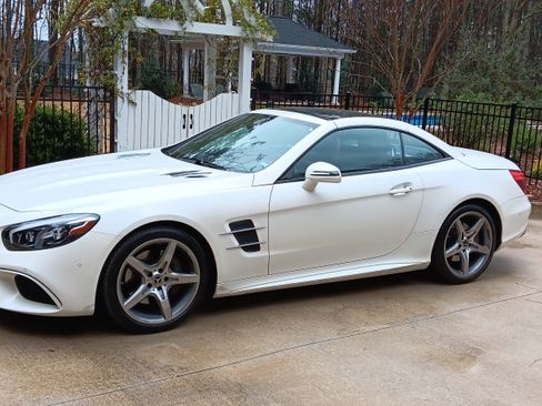 Used 2017 Mercedes-Benz SL 550 image 2