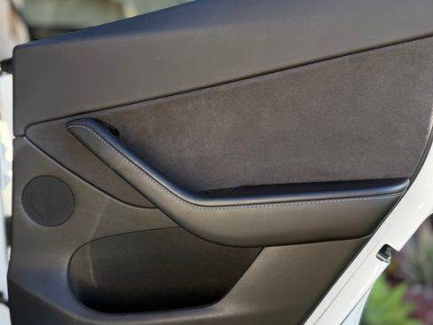 Used 2021 Tesla Model Y 2WD image 10