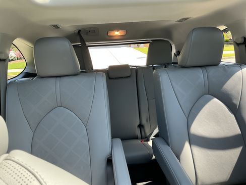 Used 2020 Toyota Highlander Platinum FWD image 21
