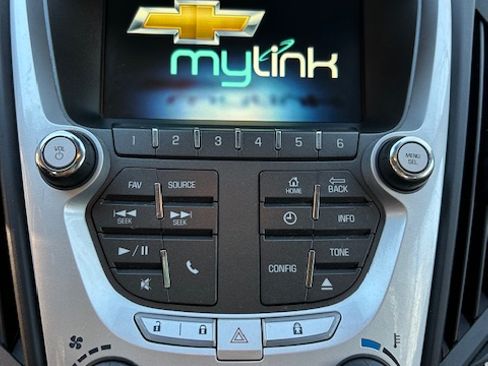 Used 2015 Chevrolet Equinox LT w/ Driver Convenience Package image 8