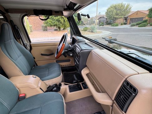 Used 2002 Jeep Wrangler Sahara AWD/4WD image 10