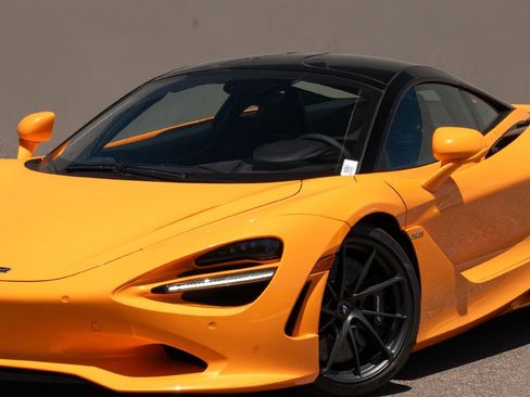 Used 2025 McLaren 750S image 4