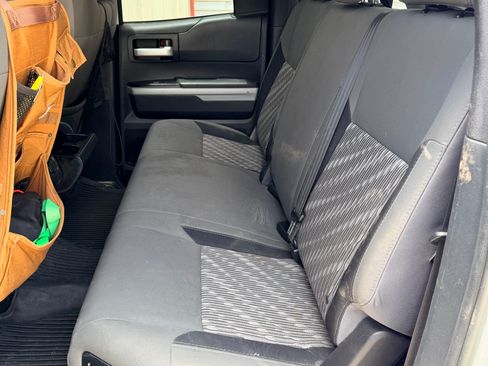 Used 2018 Toyota Tundra SR5 w/ SR5 Upgrade Package AWD/4WD image 14