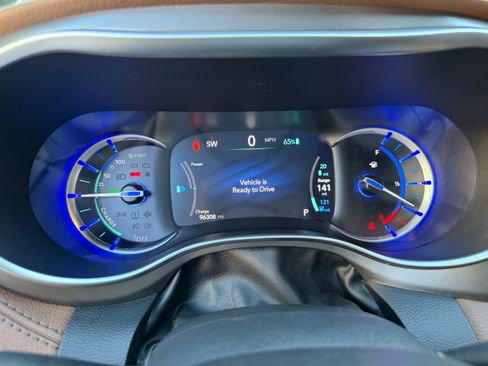 Used 2020 Chrysler Pacifica Limited w/ Advanced Safetytec Group FWD image 13