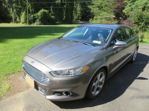 Used 2013 Ford Fusion SE FWD image 1