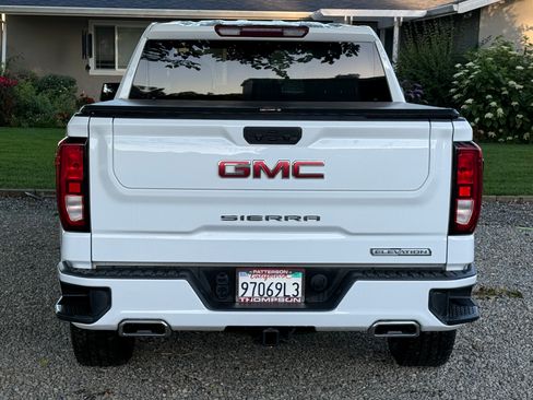 Used 2022 GMC Sierra 1500 Elevation w/ X31 Off-Road Package AWD/4WD image 4