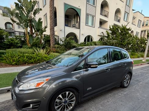 Used 2017 Ford C-MAX Energi Titanium w/ Equipment Group 501A image 1