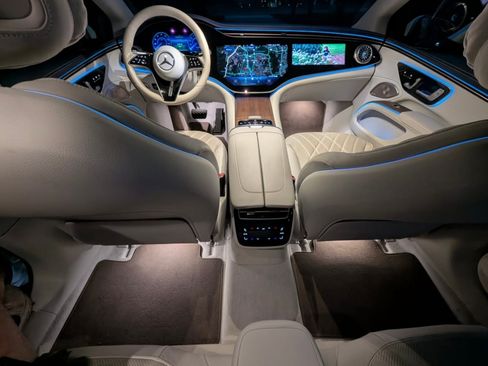 Used 2022 Mercedes-Benz EQS 580 4MATIC Sedan image 11