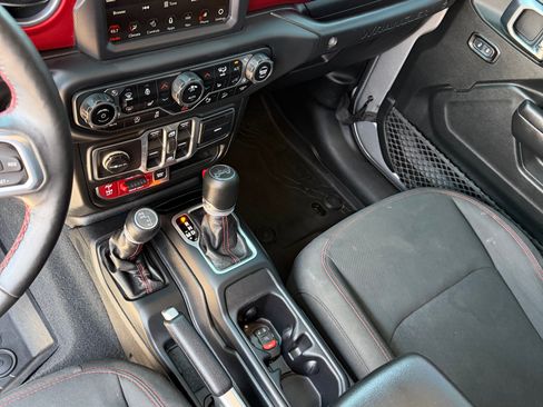 Used 2018 Jeep Wrangler Unlimited Rubicon AWD/4WD image 13