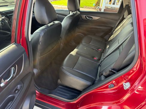 Used 2016 Nissan Rogue SV image 10