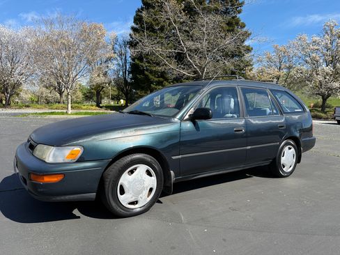 Used 1996 Toyota Corolla DX image 2